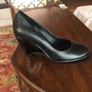 Used but like new cole hann Nike air wedges